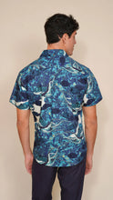 Load image into Gallery viewer, Hidden He’e Tailored Aloha Shirt in Blue