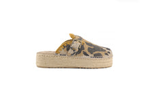 Load image into Gallery viewer, Jute Clog in Camo Print