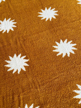 Load image into Gallery viewer, Sundream - Sun Plush Throw - Buckhorn Brown