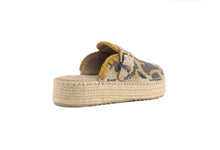 Load image into Gallery viewer, Jute Clog in Camo Print