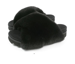 The Roam Cloud Slippers in Black ***Final Sale Not eligible for returns or exchanges