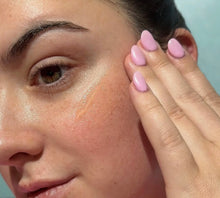 Load image into Gallery viewer, Bask SPF 40 Invisible Gel Sunscreen