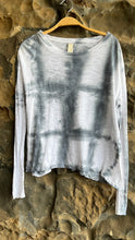 Load image into Gallery viewer, Trap LS Tee in Star Grey