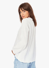 Load image into Gallery viewer, Xírena Camilla Top in White Oskar’s Boutique Women&#39;s Tops
