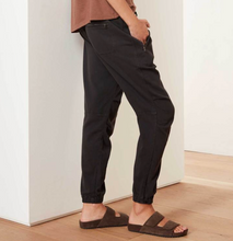 Load image into Gallery viewer, James Perse Soft Drape Utility Pant Oskar’s Boutique Women's Tops