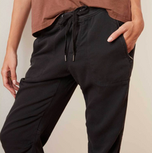 Load image into Gallery viewer, James Perse Soft Drape Utility Pant Oskar’s Boutique Women's Tops