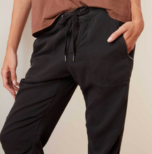 Load image into Gallery viewer, James Perse Soft Drape Utility Pant Oskar’s Boutique Women&#39;s Tops
