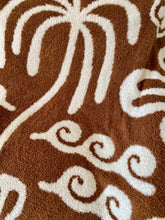 Load image into Gallery viewer, Sundream - Hanalei Plush Throw - Mocha &amp; Cream
