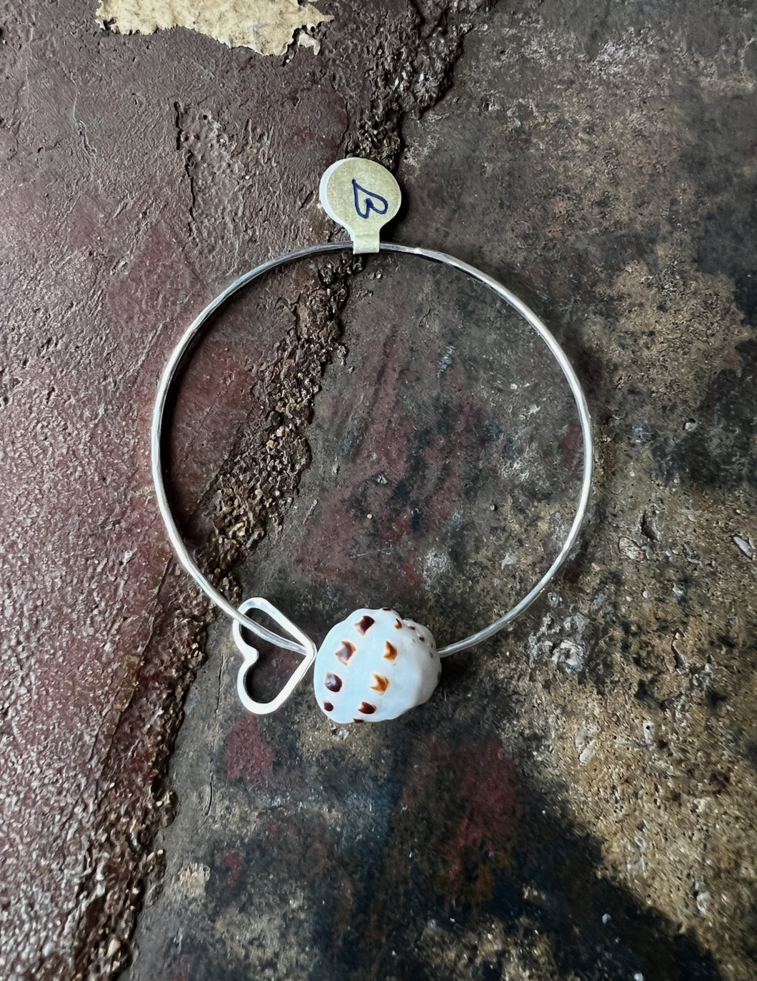 JH5 Argentium Silver Bangle with Drupes Shell and Heart