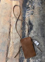 Load image into Gallery viewer, Pully Leather Phone Bag
