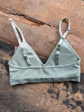 Load image into Gallery viewer, Ribbed Seamless Bra in Blue Surf OS
