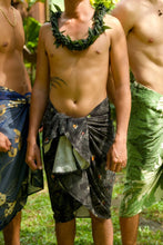 Load image into Gallery viewer, Kaniakapupu Pareo in Deep Forest
