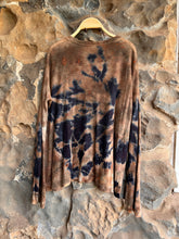 Load image into Gallery viewer, Linen Long Sleeve Top in Dark Panet
