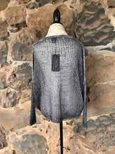 Load image into Gallery viewer, Brushed Cashmere &amp;Silk V Neck Net Stitched Pullover in Fango
