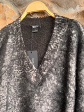 Load image into Gallery viewer, Hand Painted Brushed Cotton V Neck Pullover in N/Nero
