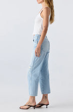 Load image into Gallery viewer, Billie Jean in Sunburn
