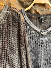 Load image into Gallery viewer, Brushed Cashmere &amp;Silk V Neck Net Stitched Pullover in Fango
