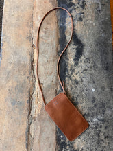 Load image into Gallery viewer, Pully Leather Phone Bag
