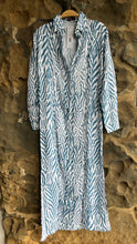 Load image into Gallery viewer, Long Jacket Luz in Zebra Blue
