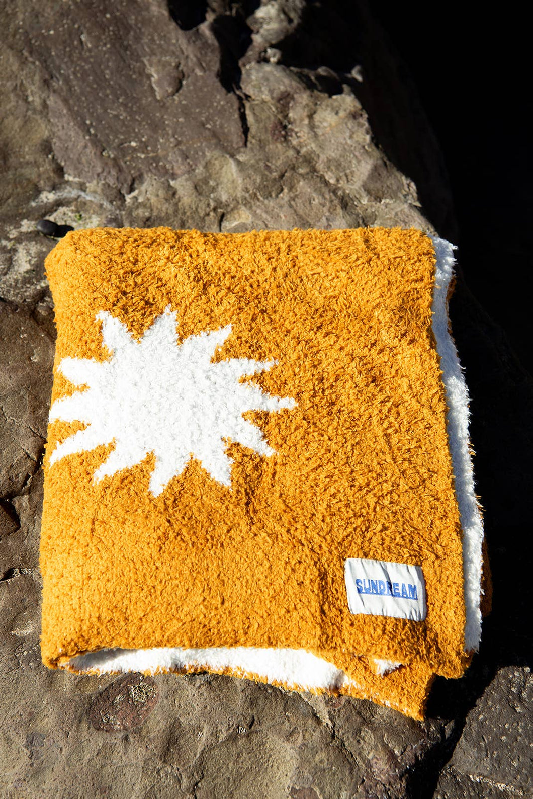 Sundream - Sun Plush Throw - Buckhorn Brown