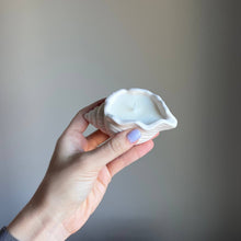 Load image into Gallery viewer, Estelle Studio - Shell Jar Soy Wax Candle | Handmade Jesmonite Vessel: Orange&amp;Ginger
