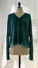 Load image into Gallery viewer, Avant Toi V Neck Ribbed Pullover in Linen Viscose Oskar’s Boutique Women’s Tops
