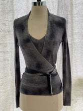 Load image into Gallery viewer, Avant Toi Ribbed V Neck Tank in Cashmere and Silk Oskar’s Boutique Women’s Tops
