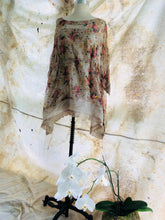 Load image into Gallery viewer, Péro Péro Floral Linen and Silk Top BG01 Oskar’s Boutique Women&#39;s Tops
