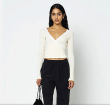 Load image into Gallery viewer, John Elliott Mercer Thermal Wrap Top in Feather Oskar’s Boutique Women&#39;s Tops
