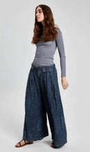 Load image into Gallery viewer, Linen Pants in Denim
